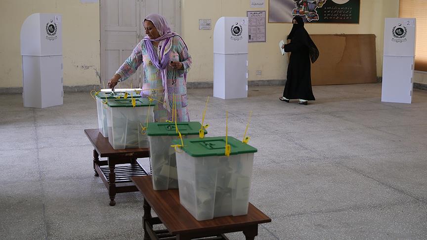 Pakistan'da seçimin kesin olmayan sonuçları açıklandı