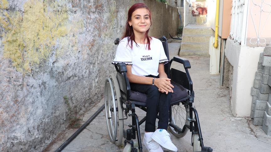 Yürüme engelli Songül işitme engellilere müziği hissettirmek istiyor   