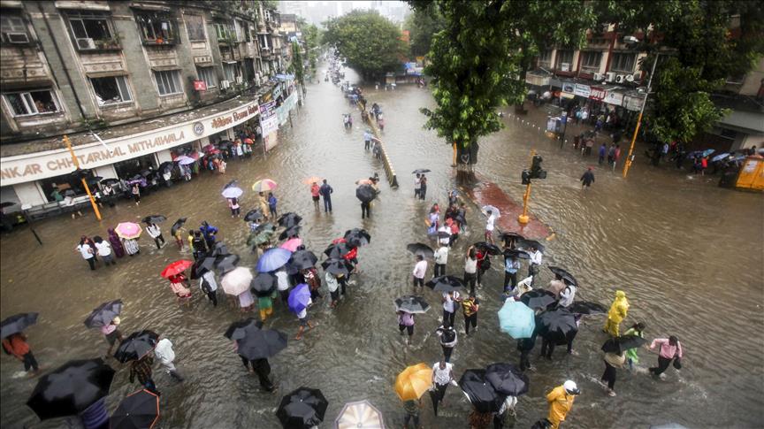 El número de muertos asciende a 64 por lluvias en la India