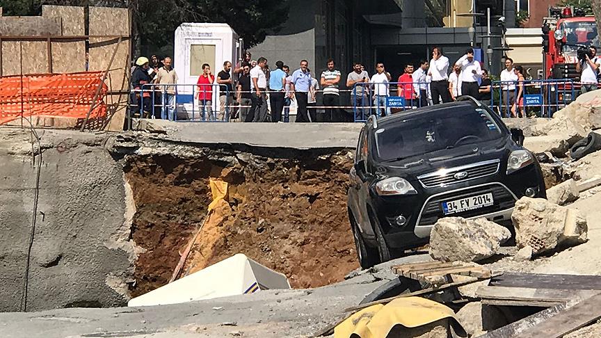 Ümraniye'de inşaatın istinat duvarı çöktü