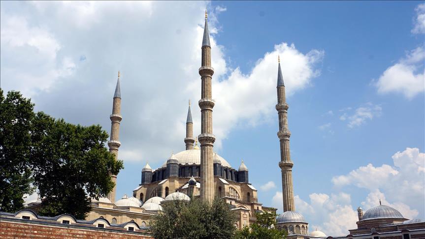 Europeans in awe of world heritage mosque in Turkey