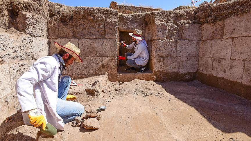 Selcuklu Meydan Mezarligi Nda 178 Oda Mezar Tespit Edildi