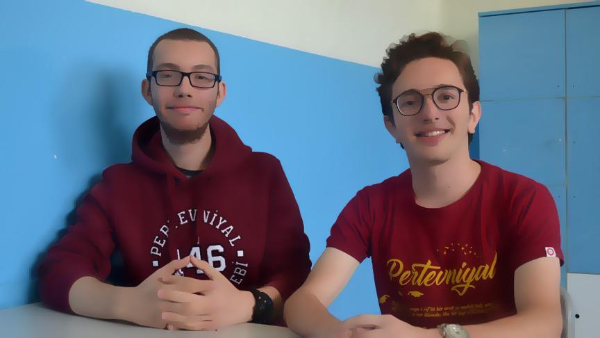 YKS'de derece alan iki sıra arkadaşı, aynı üniversiteyi hedefliyor