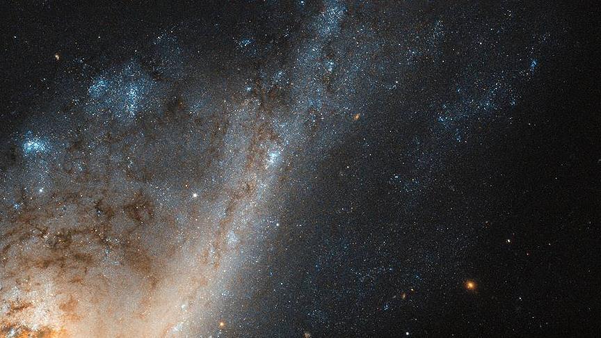 Teleskopi Hubble, imazhe nga "motra e madhe" e Rrugës së Qumështit