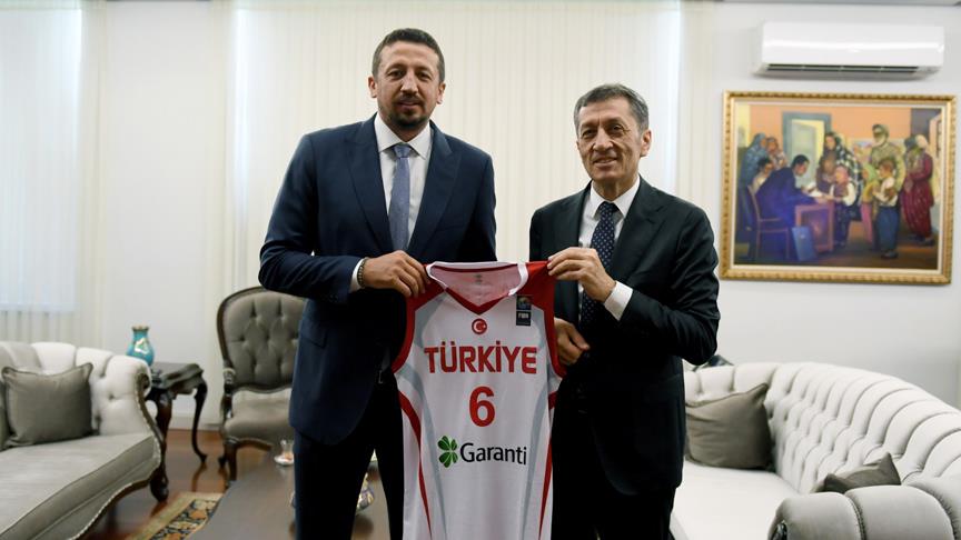 TBF Başkanı Türkoğlu'ndan, Bakan Selçuk'a ziyaret