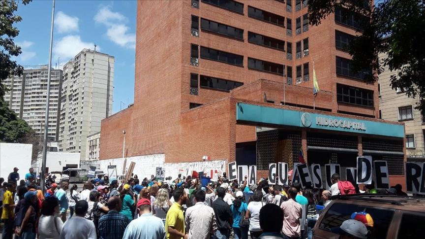 Habitantes de Caracas exigen respuesta ante escasez de agua