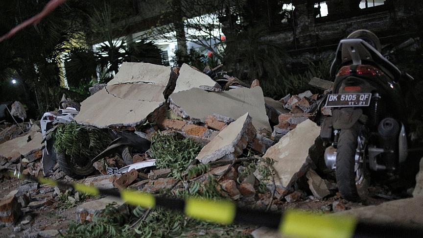 Endonezya'da 7 büyüklüğünde deprem: 91 ölü