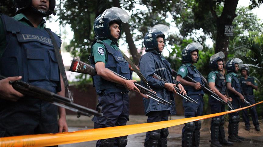 Bangladesh: Activist photographer detained by police