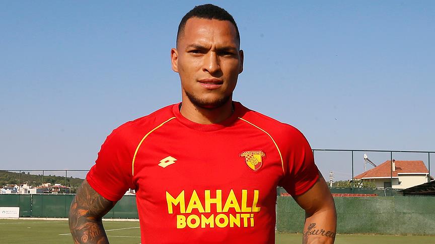 Göztepe'nin Brezilyalı savunma oyuncusu Titi: Beni buraya getiren Göztepe'nin futbola olan aşkı