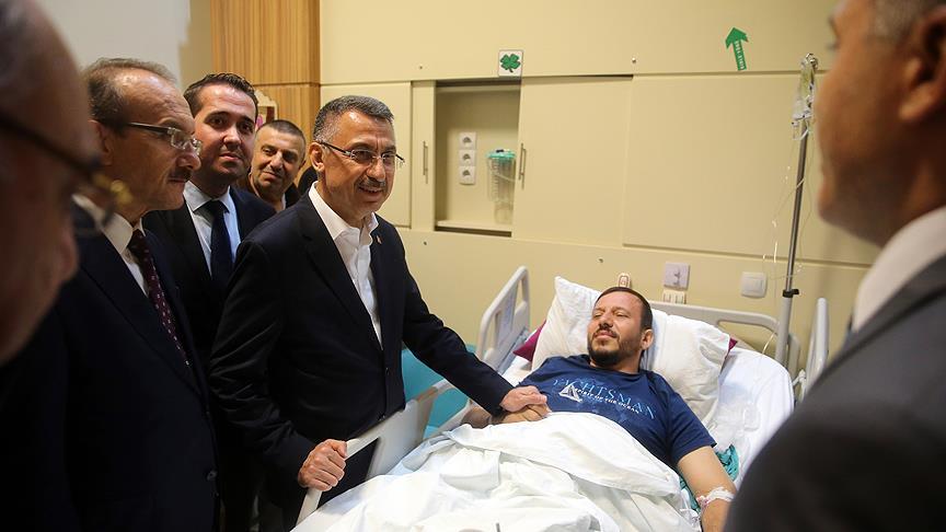 Cumhurbaşkanı Yardımcısı Oktay selde yaralanan vatandaşları ziyaret etti