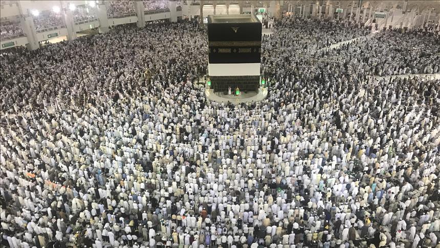 Sabah-namaz u Meki: Stotine hiljada muslimana na jutarnjoj molitvi
