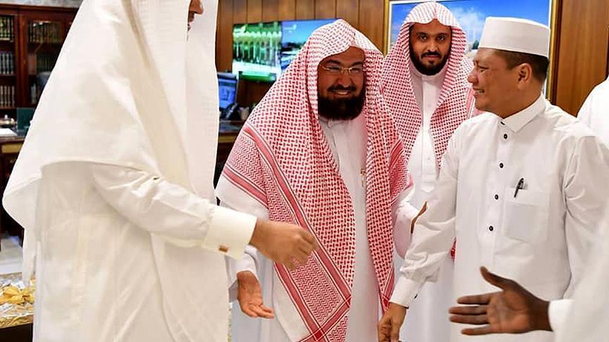 Imami i Qabes: Vendet e shenjta nuk janë vende për sllogane politike dhe konflikte sektare