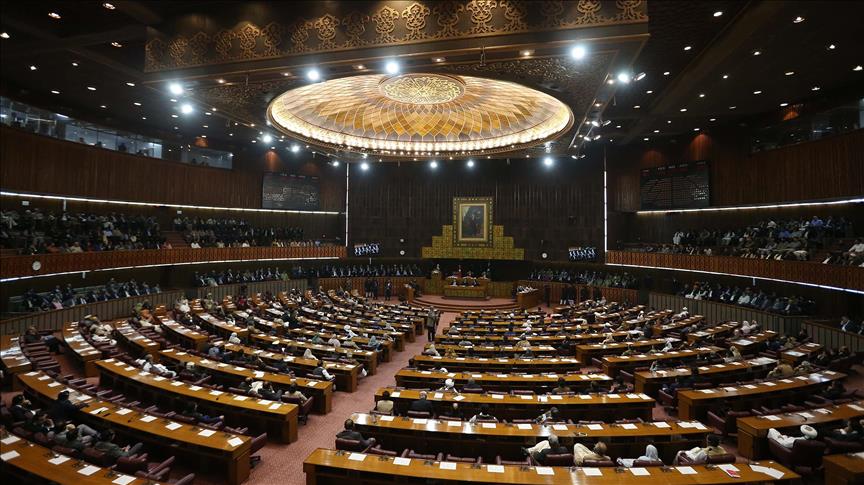 Pakistan’s parliament sworn in after divisive poll