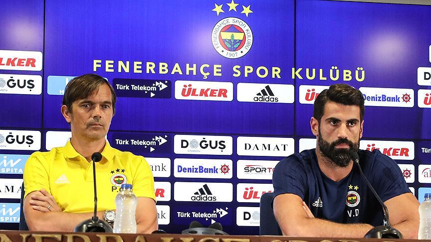 Fenerbahçe Teknik Direktörü Cocu: Bir üst tura adımızı yazdırmak istiyoruz