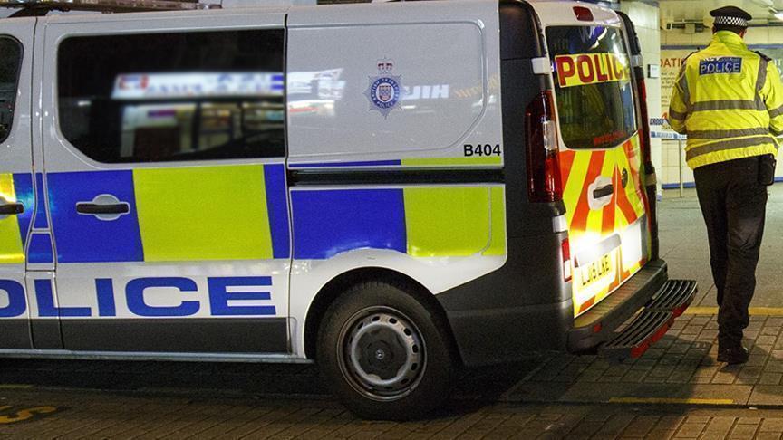 Pejalan kaki terluka setelah mobil tabrak pagar parlemen di Inggris