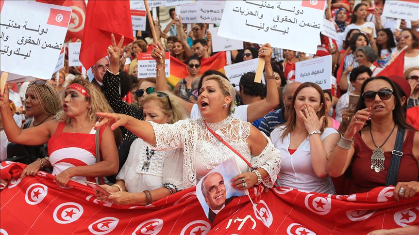 Tunus'ta 'mirasta kadın erkek eşitliği' eylemi