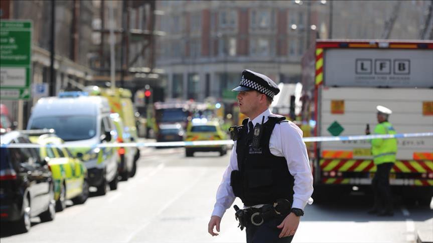 Londres: Plusieurs blessés par une voiture ayant heurté les barrières du Parlement