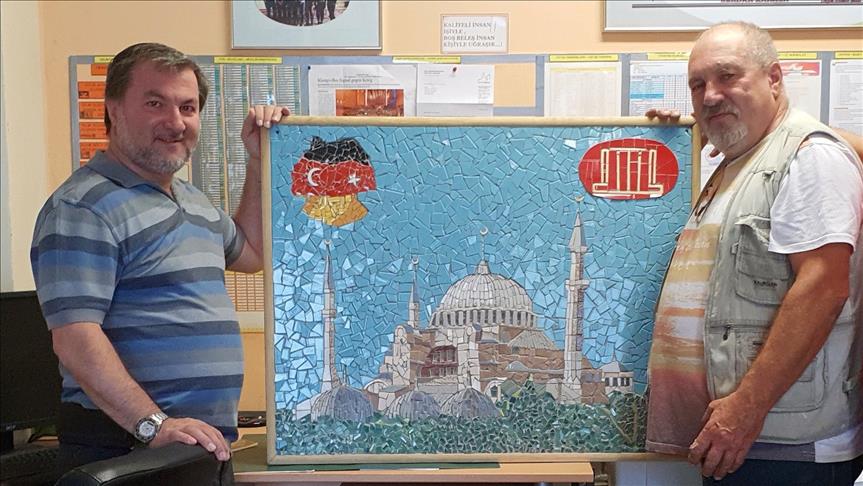 Italian craftsman gifts painting to mosque in Germany