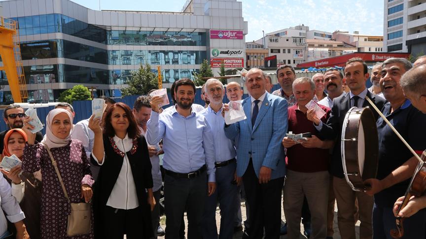 Kağıthaneli esnaftan Türk Lirası'na destek