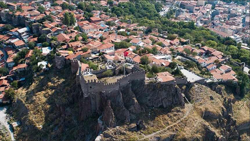 قلعة أنقرة.. مركز التاريخ والثقافة والتجارة عبر التاريخ (تقرير)