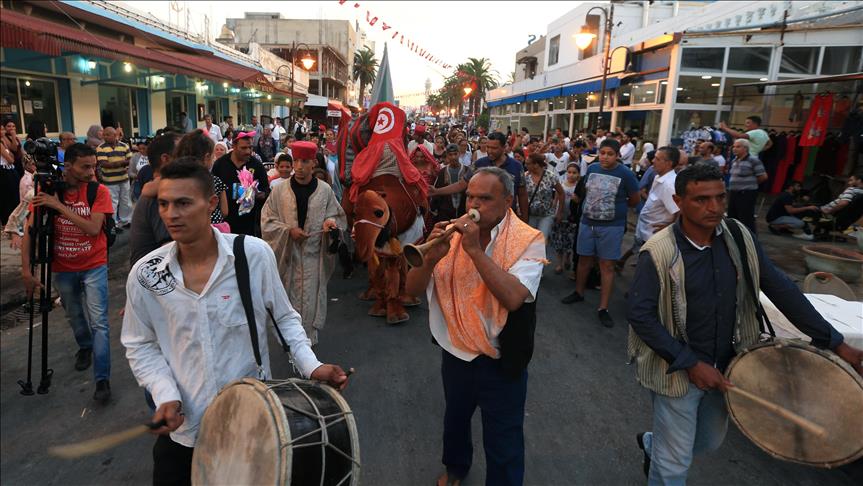 حلق الوادي التونسية تحتفل بالعيد السنوي للحوت