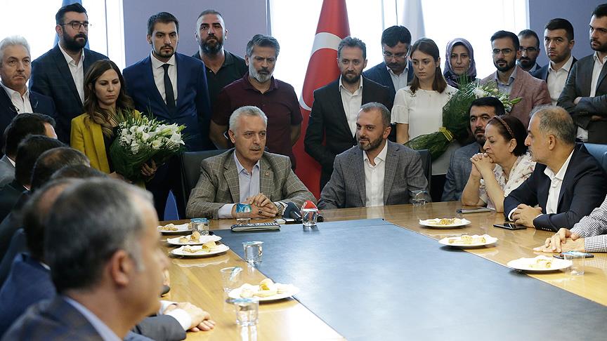 AK Parti MYK'de devir teslim törenleri yapıldı