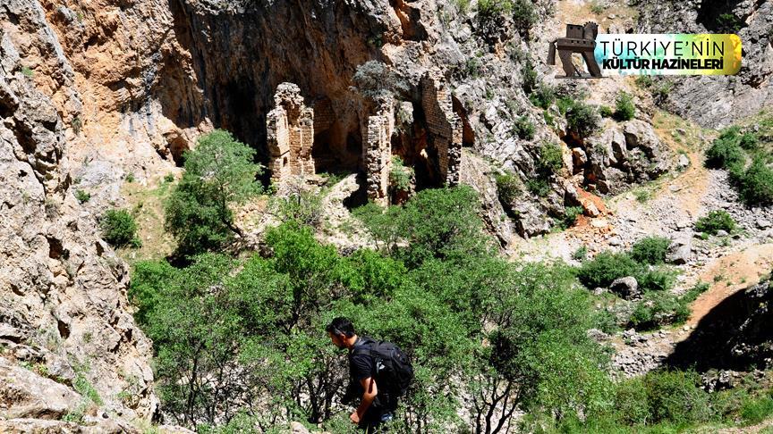 'İvriz Kaya Anıtı'na turist ilgisi