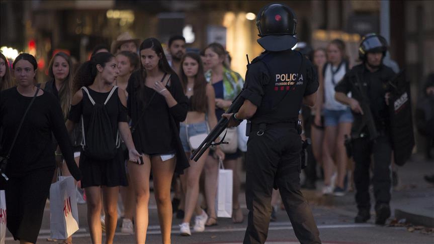 Espagne: Attaque au couteau contre un poste de police à Barcelone