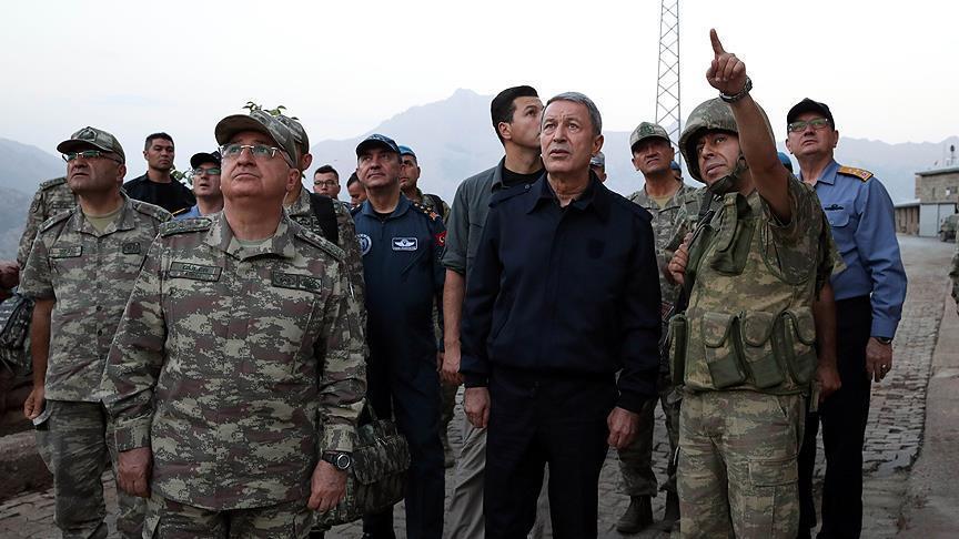 Глава Минобороны Турции посетил батальон на границе с Ираком 