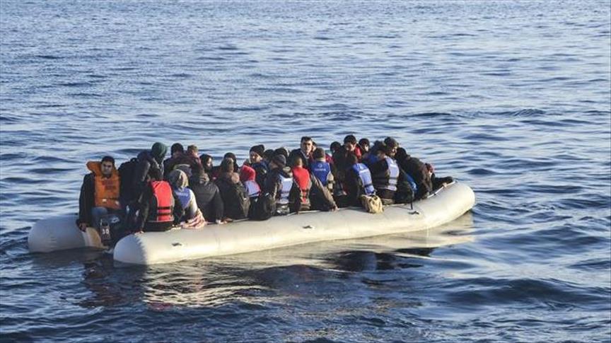 Italie: les 177 migrants sauvés par les gardes-côtes interdits de débarquer 