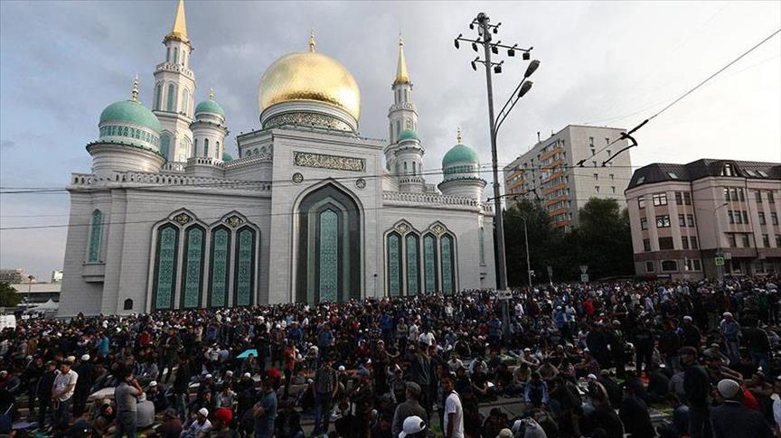 Мусульмане России совершили праздничный намаз 