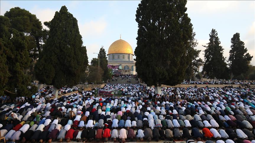 100,000 Muslims perform Eid prayers at J'lem's Al-Aqsa