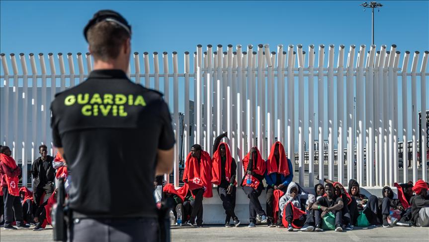 Más de 100 migrantes llegan a España luego de saltar la valla de Ceuta