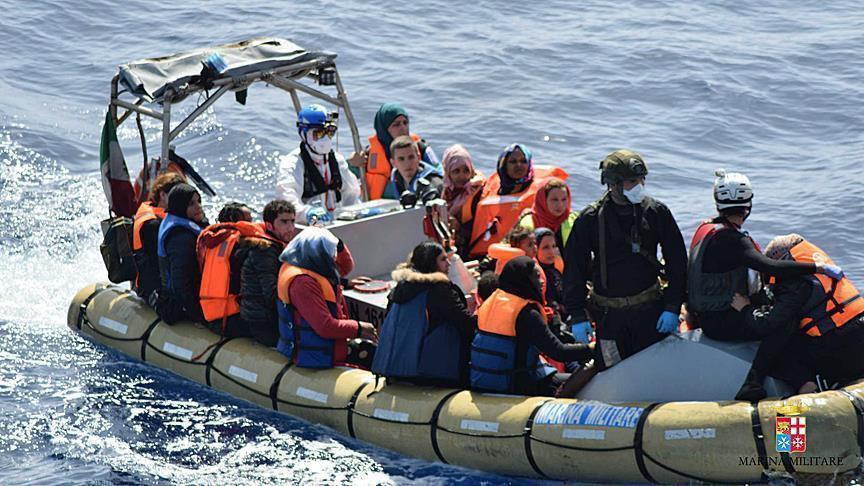 إيطاليا تسمح للأطفال فقط في سفينة مهاجرين بالنزول إلى البر