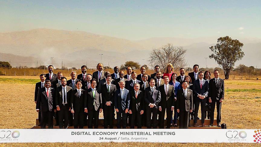 Bakan Varank G20 Aile Fotoğrafı çekimine katıldı