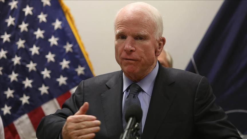 Senador estadounidense John McCain suspende su tratamiento de cáncer
