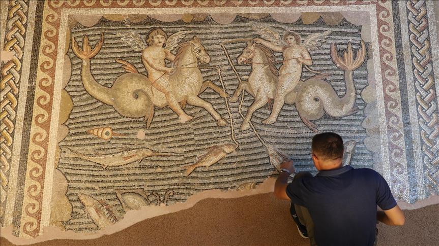 Yüzlerce yıllık mozaikler 'asırlık fabrikada'