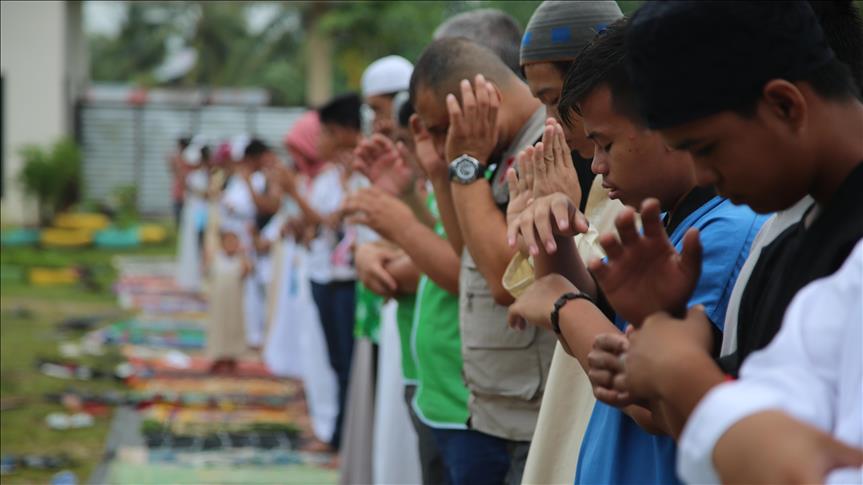 Philippine troops, Muslim rebels mark Eid Al-Adha