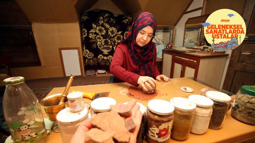 Sanatını doğadan gelen malzemelerle icra ediyor
