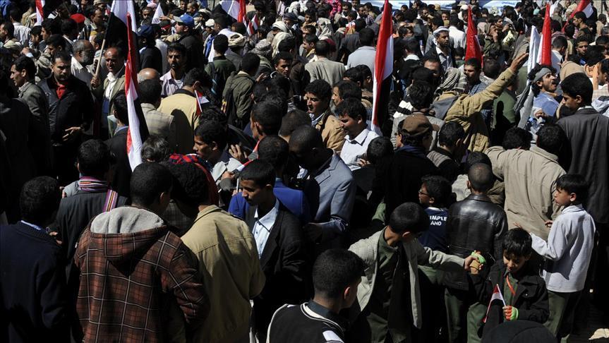 Yemenis protest in Aden as local currency plunges