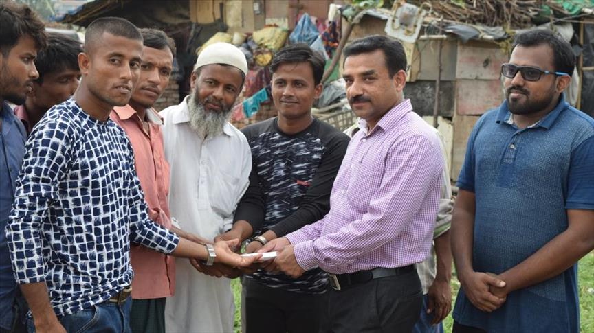 Rohingya refugees in Delhi extend hand to flood victims