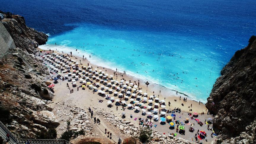 Benzersiz rengiyle her gün yüzlerce turisti ağırlıyor