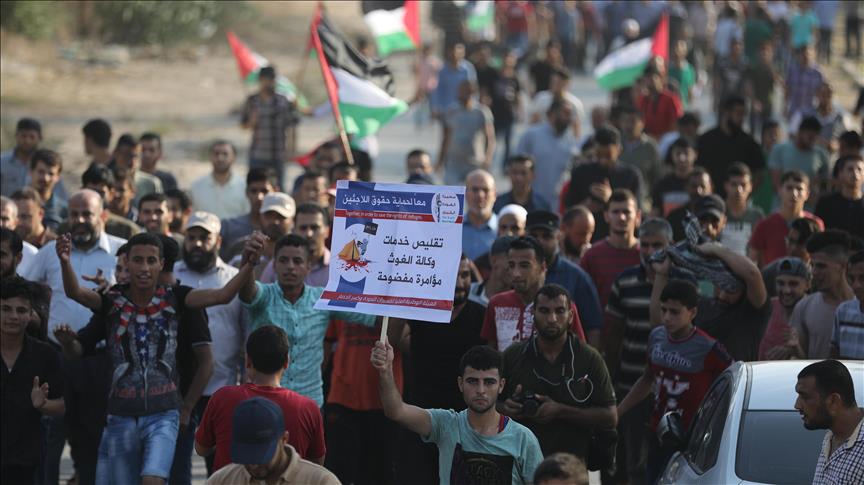Gazzeliler ABD'nin UNRWA kararını protesto etti