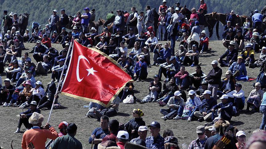 Kırgızistan'da Uluslararası Etno Kültür Festivali başladı