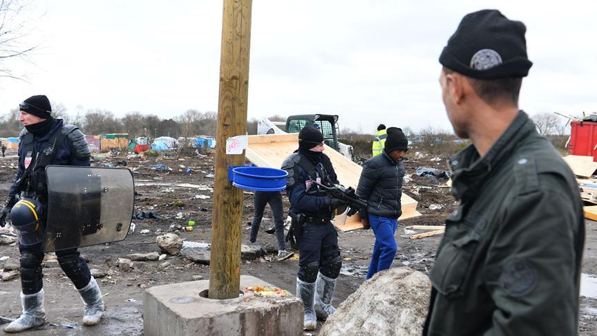 Fransa'da mülteci kampı tahliye edildi