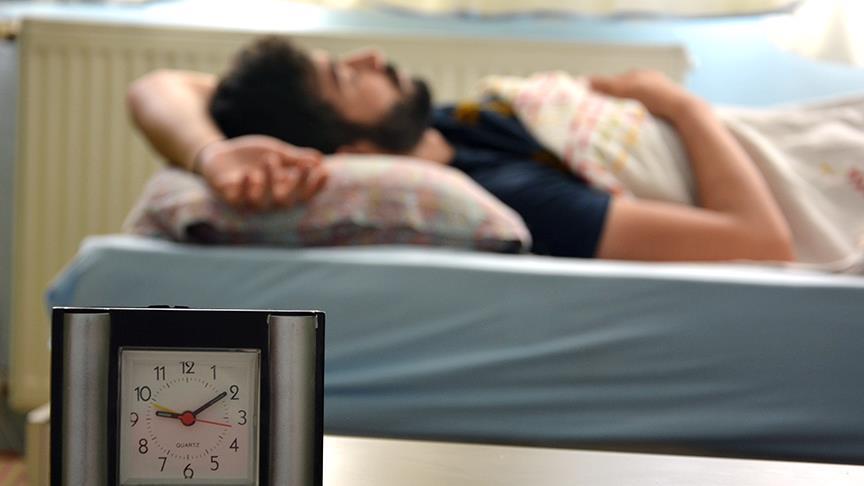 الحرمان من النوم ليلة واحدة يزيد خطر الإصابة بالسكر والكبد الدهني