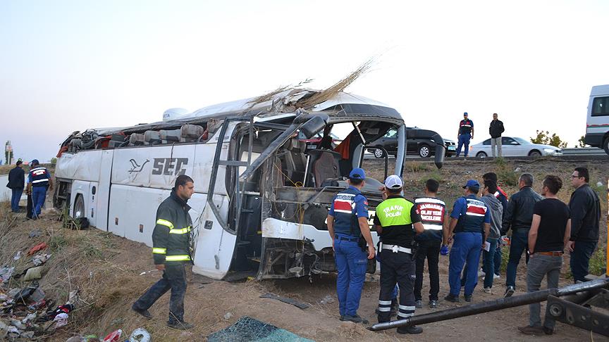 Aksaray'da Yolcu Otobüsü Devrildi: 6 ölü, 43 Yaralı