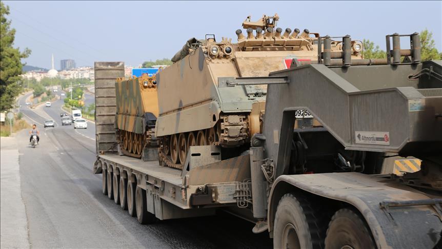الجيش التركي يواصل تعزيز قواته على الحدود مع سوريا