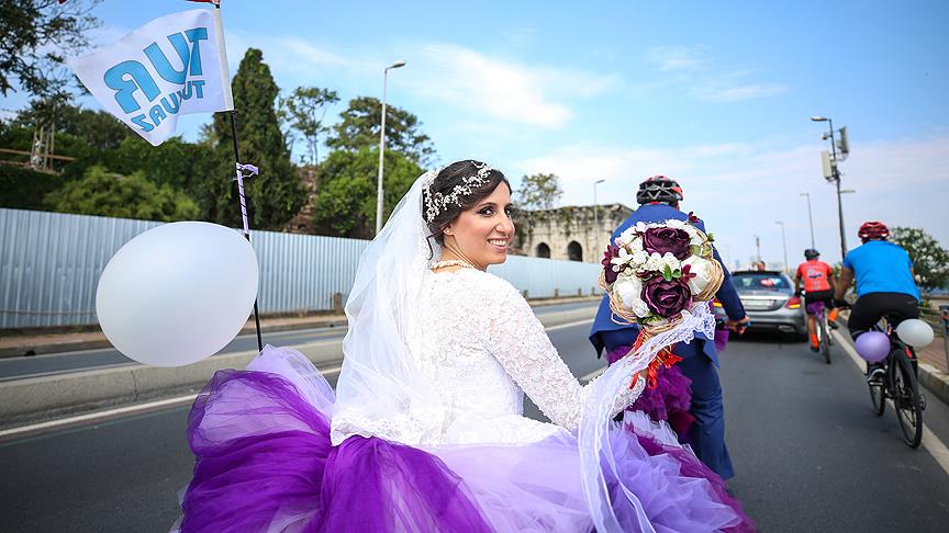Nikaha Bisikletten Gelin Arabasi Ile Gittiler