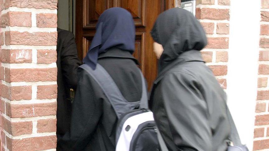 Austria mulls to expand headscarf ban in schools